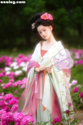 [YITUYU艺图语]2025.05.18 芍药花海 荔枝小耶[13P260M]