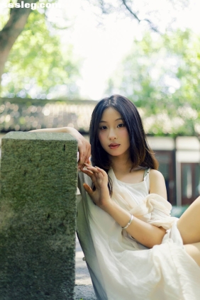 [YITUYU艺图语]2025.09.03 六和塔的光影绿意 小u[35P373M]