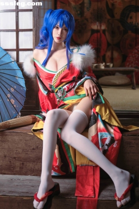 一米八的大梨子 圣姨和服[18P175M]