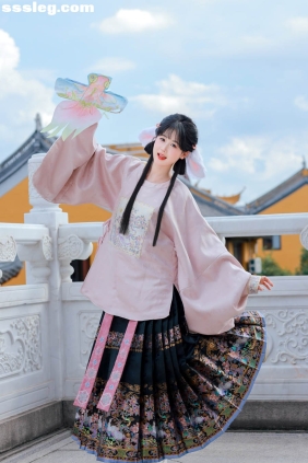 [YITUYU艺图语]2025.09.29 兔兔我又过中秋了 小鹅酱酱酱[14P120M]
