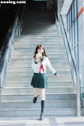 [YITUYU艺图语]2025.10.17 地铁女孩 奥特有点慢[29P316M]