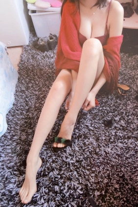原来是茜公举殿下 吃脚脚吗[36P+1V38M]