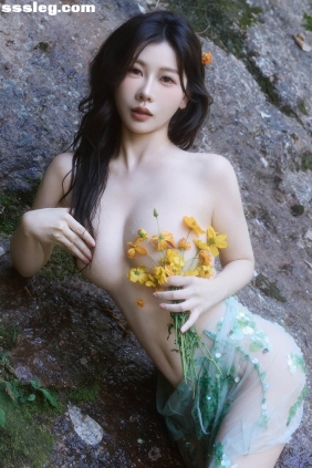 尹甜甜 溪水边[73P1.61G]