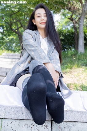 物恋传媒 No.2511 岚岚 过膝袜[200P+1V6.35G]