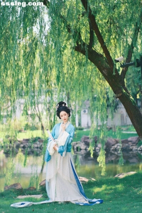 [YITUYU艺图语]2025.10.11 画中人 小何[54P1.36G]