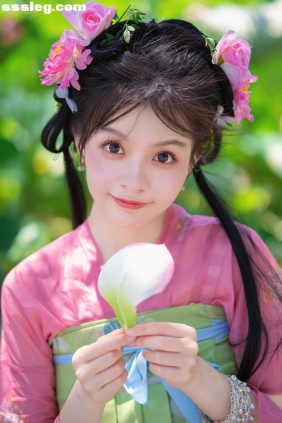 [YITUYU艺图语]2025.11.01 风动荷花香 但惜夏日长 白白[33P1.01G]